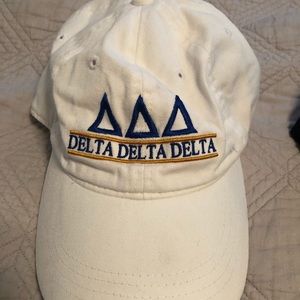 Tri delta hat